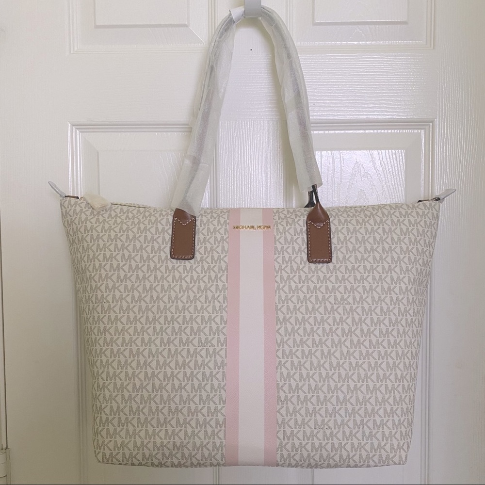 Michael Kors Jet Set XL Travel Tote in Vanilla